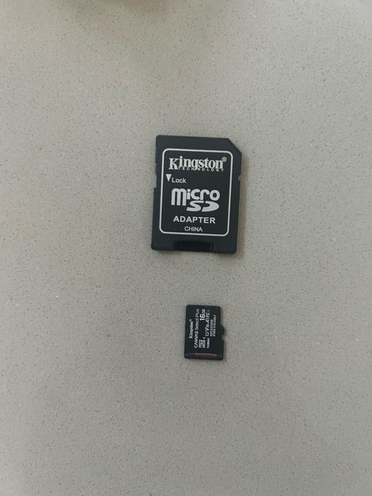 2 Cartões de Memória 16GB Kingston e Toshiba (Usados, com adaptador)