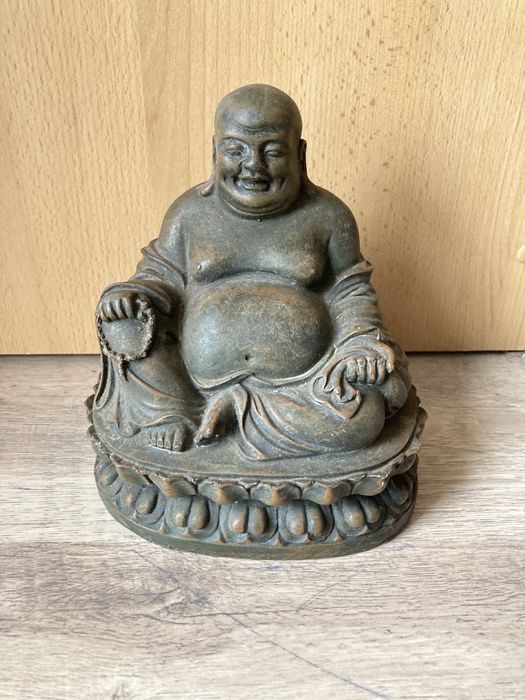 Figurka usmiechnięty budda wys. 17 cm