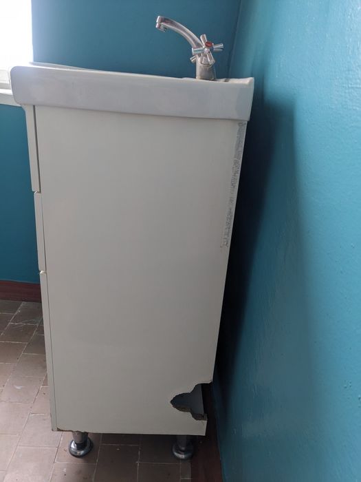 Умивальник з тумбою