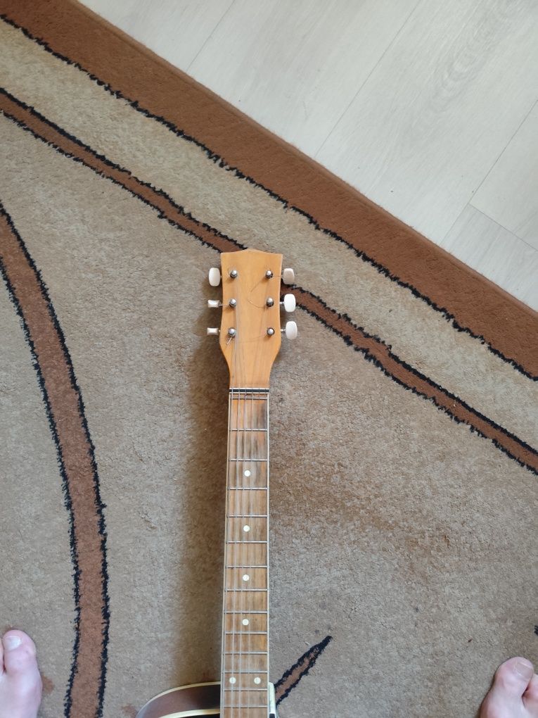 Rodzima,stara gitara Defil.