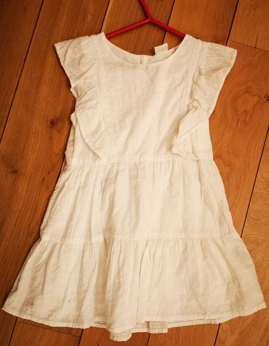 Piękna ażurowa sukienka z falbankami w kolorze białym Cool Club r. 110