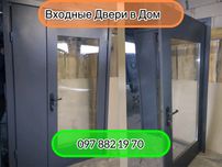 Металеві двері для під’їздів із скляними вставками