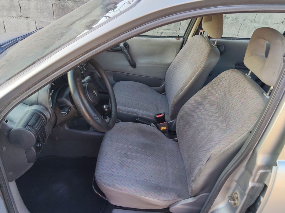 Opel corsa a gasolina muito bom estado revisão feita