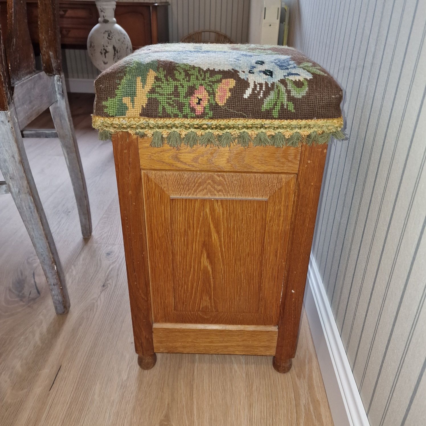 Taboret taborecik otwierany, retro