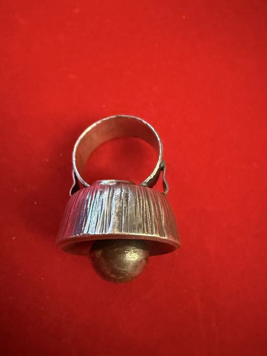 Orno,  duzy masywny pierscionek