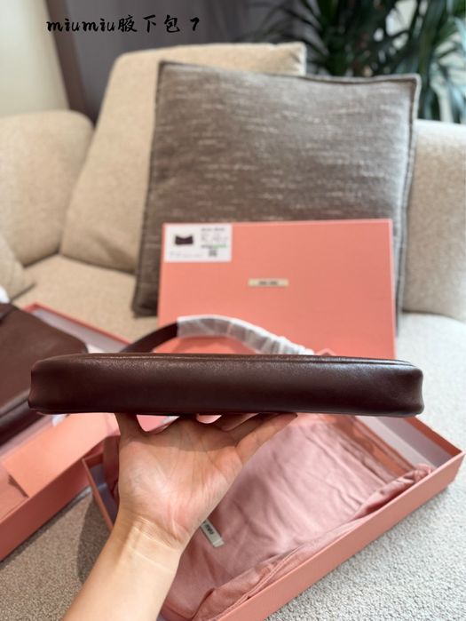 Елегантна коричнева сумка Miu Miu