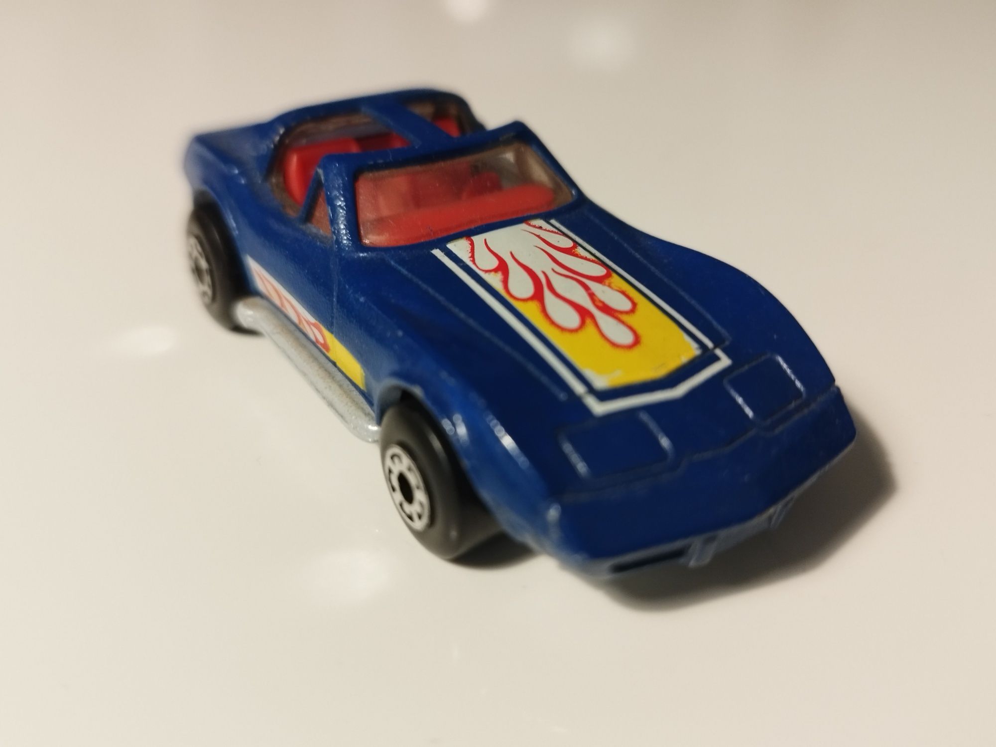 Matchbox Corvette niebieski Siku HW
