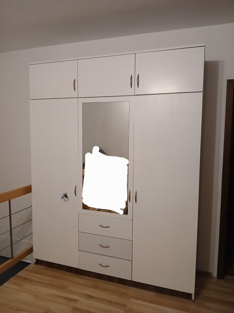 Szafa solidna biała