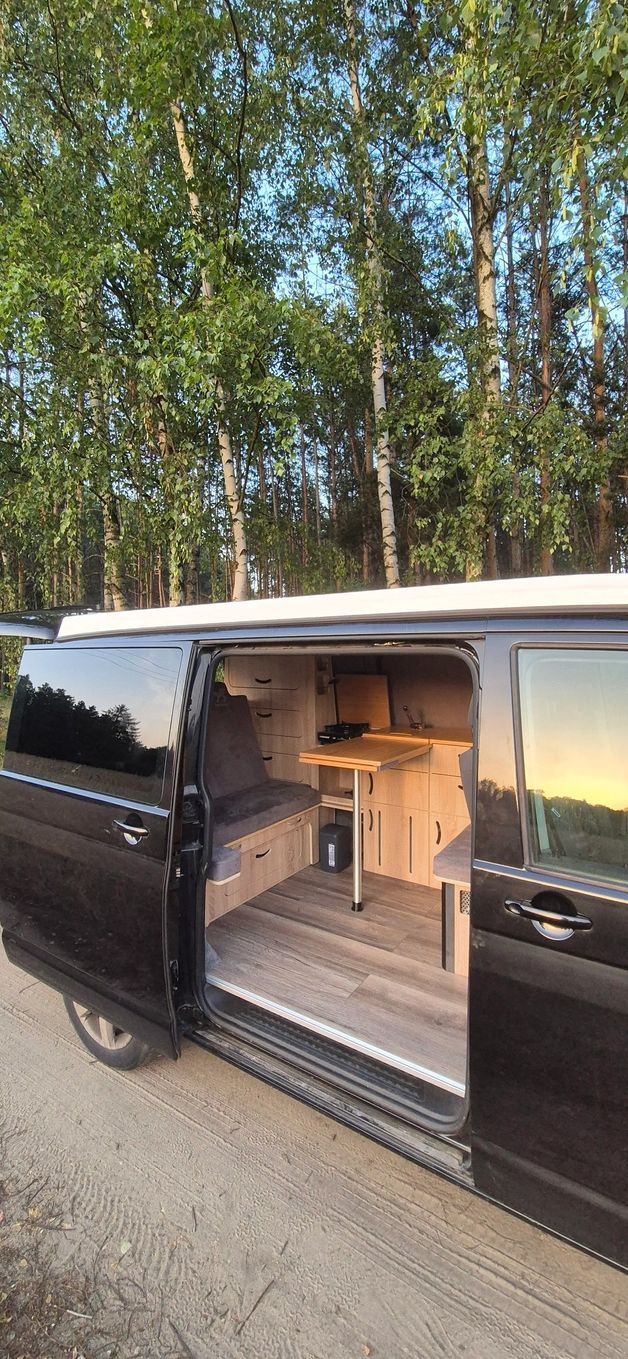 Volkswagen Transporter VW T5 Kamper · Podnoszony dach z łóżkiem · Panele słoneczne · Ogrzewan