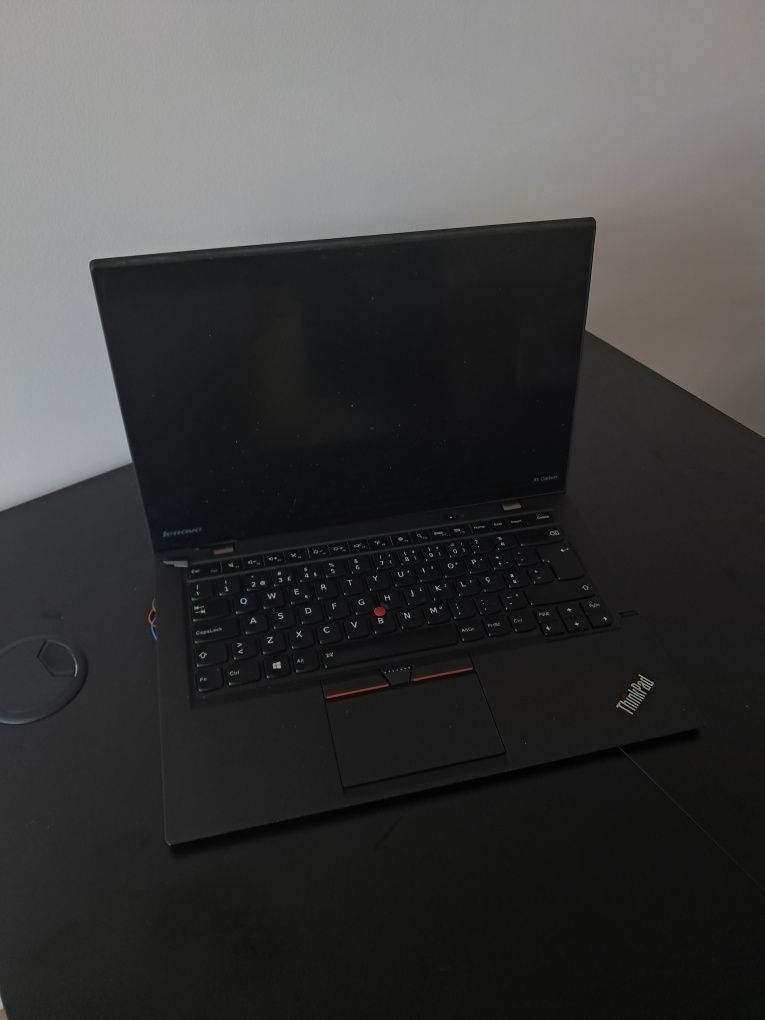 carcaça de um lenovo carbono com toutch serem thinkpad modelo