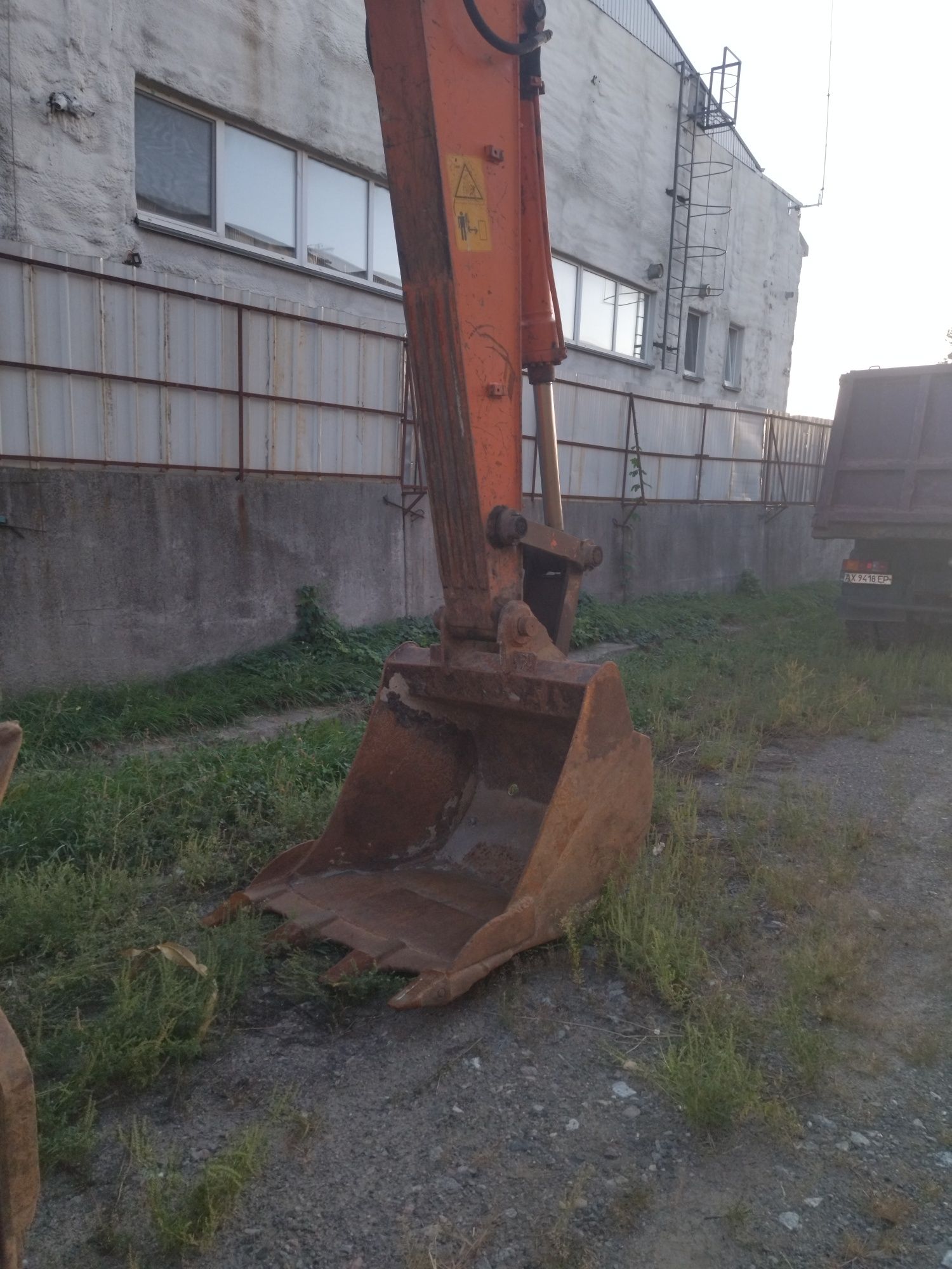Продам Екскаватор