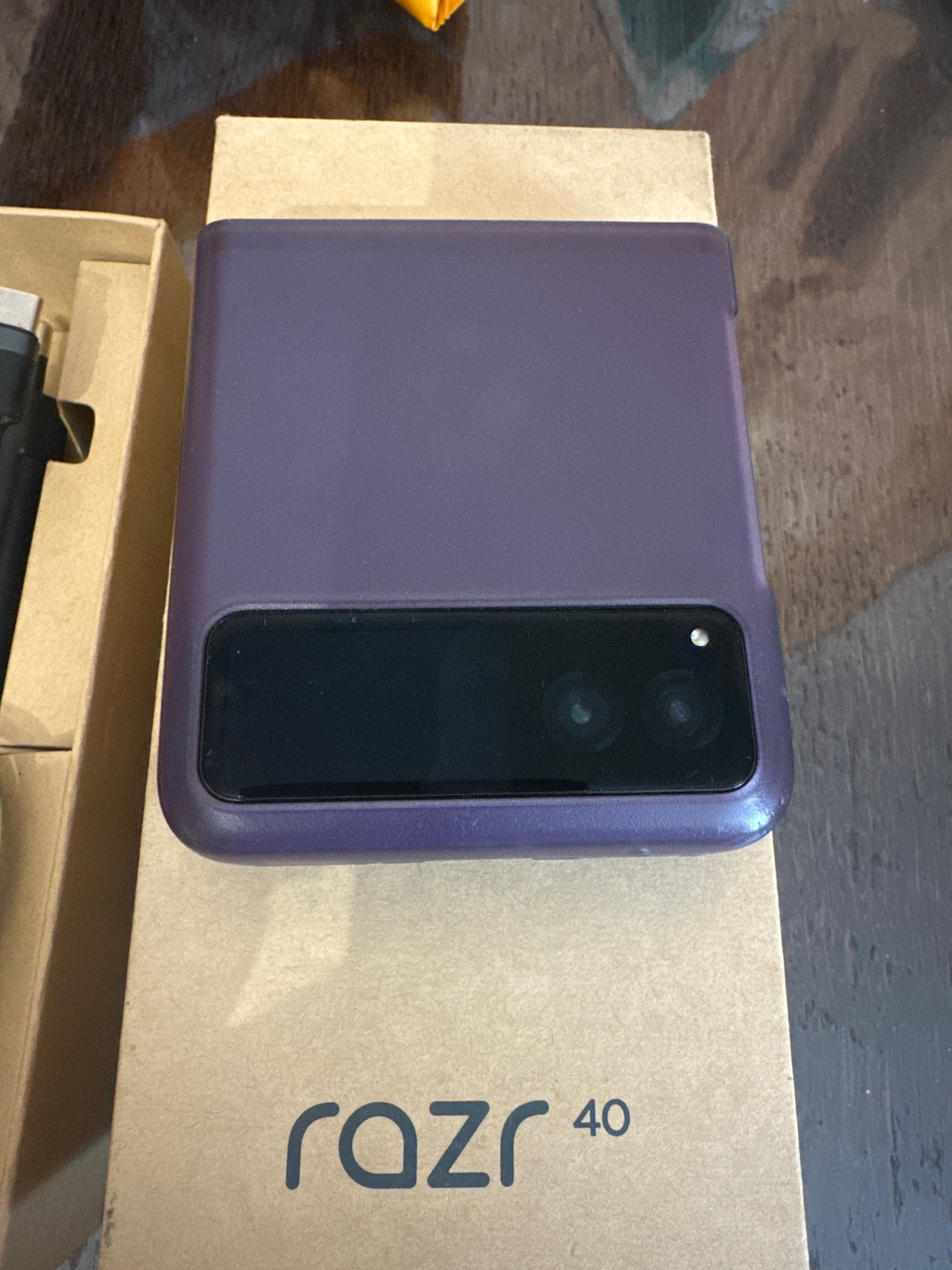 Продаю Motorola Razr 40 в отличном состоянии.
