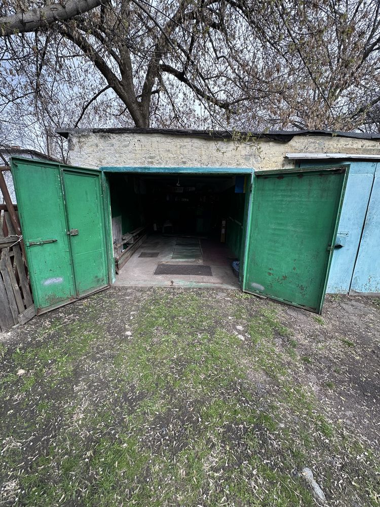 Продам гараж центр Площадь гостиница Украина