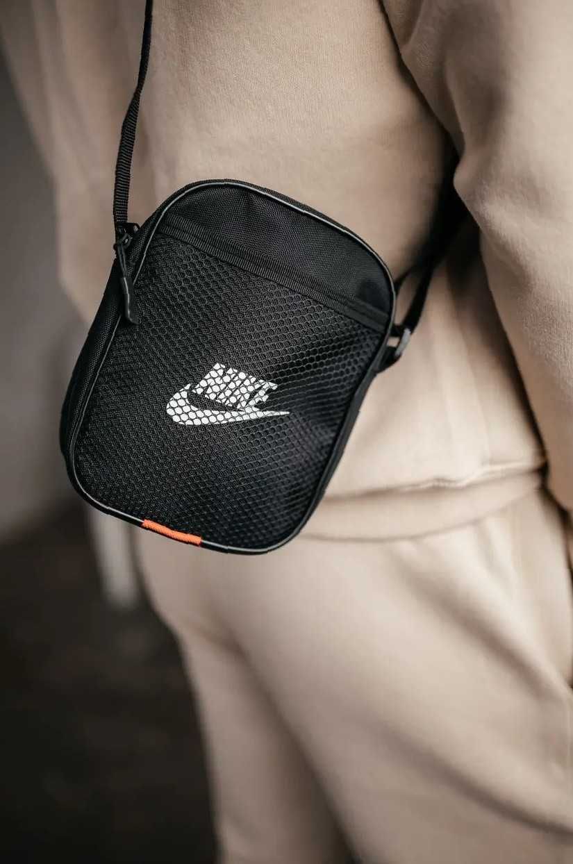 Чоловіча барсетка Nike чорна класика через плече