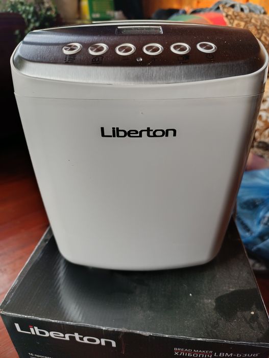 Хлебопечка Liberton новая