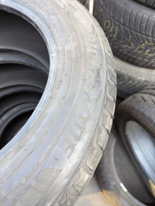 235/60R18 Bridgestone