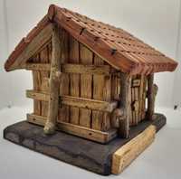 Casa miniatura em madeira