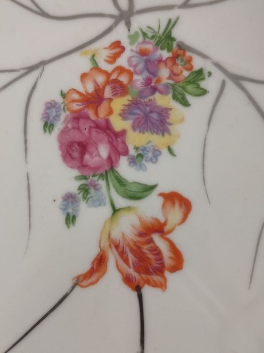 Conjunto de pratos decorativos.