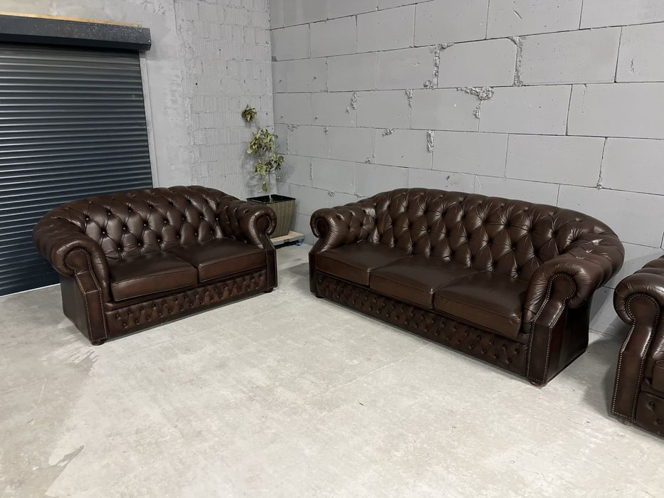 Шкіряний комплект Chesterfield - диван трійка, двійка та крісло.