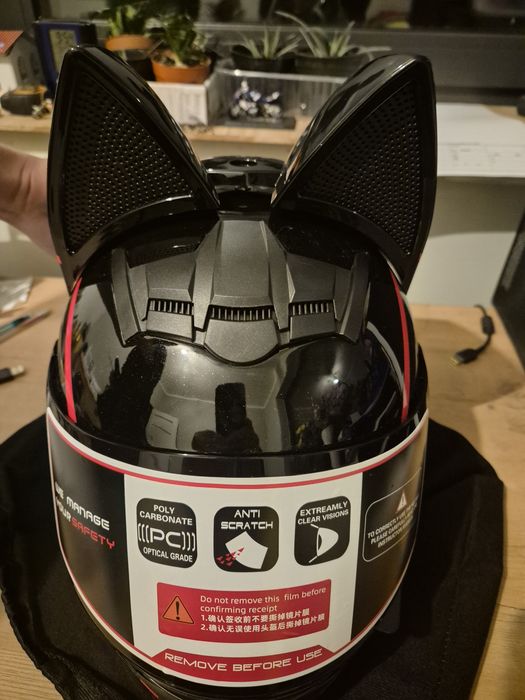 Kask motocyklowy kotek