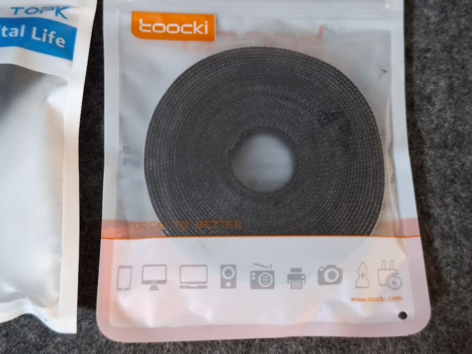 Organizador de cabos e velcro. NOVO