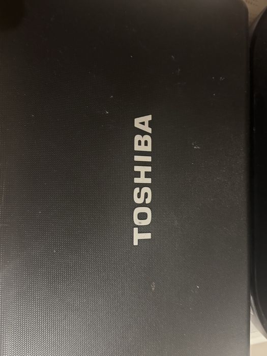 Computador usado Toshiba com leitir de CD