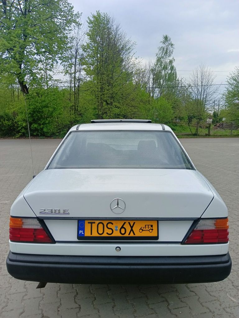 Ładny Mercedes W124 - 1988 rok- wąska listwa