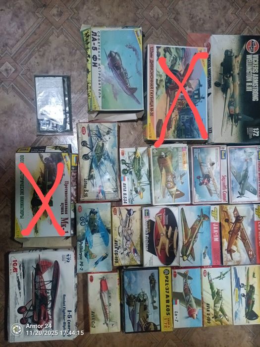 Модели самолётов 19 штук.