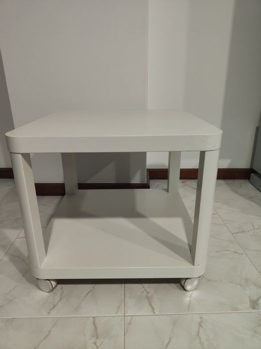 Mesa de apoio com rodas IKEA Tingby