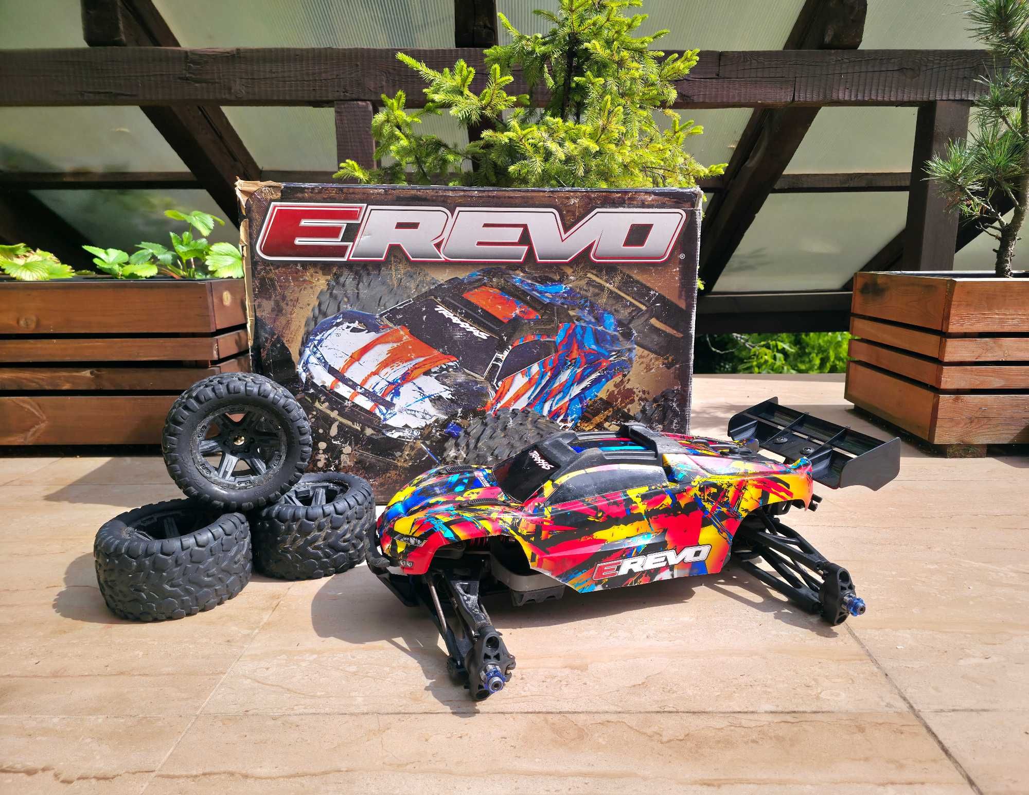 Traxxas E-Revo 2.0 podwozie modelu RC + serwo SRT CL6023