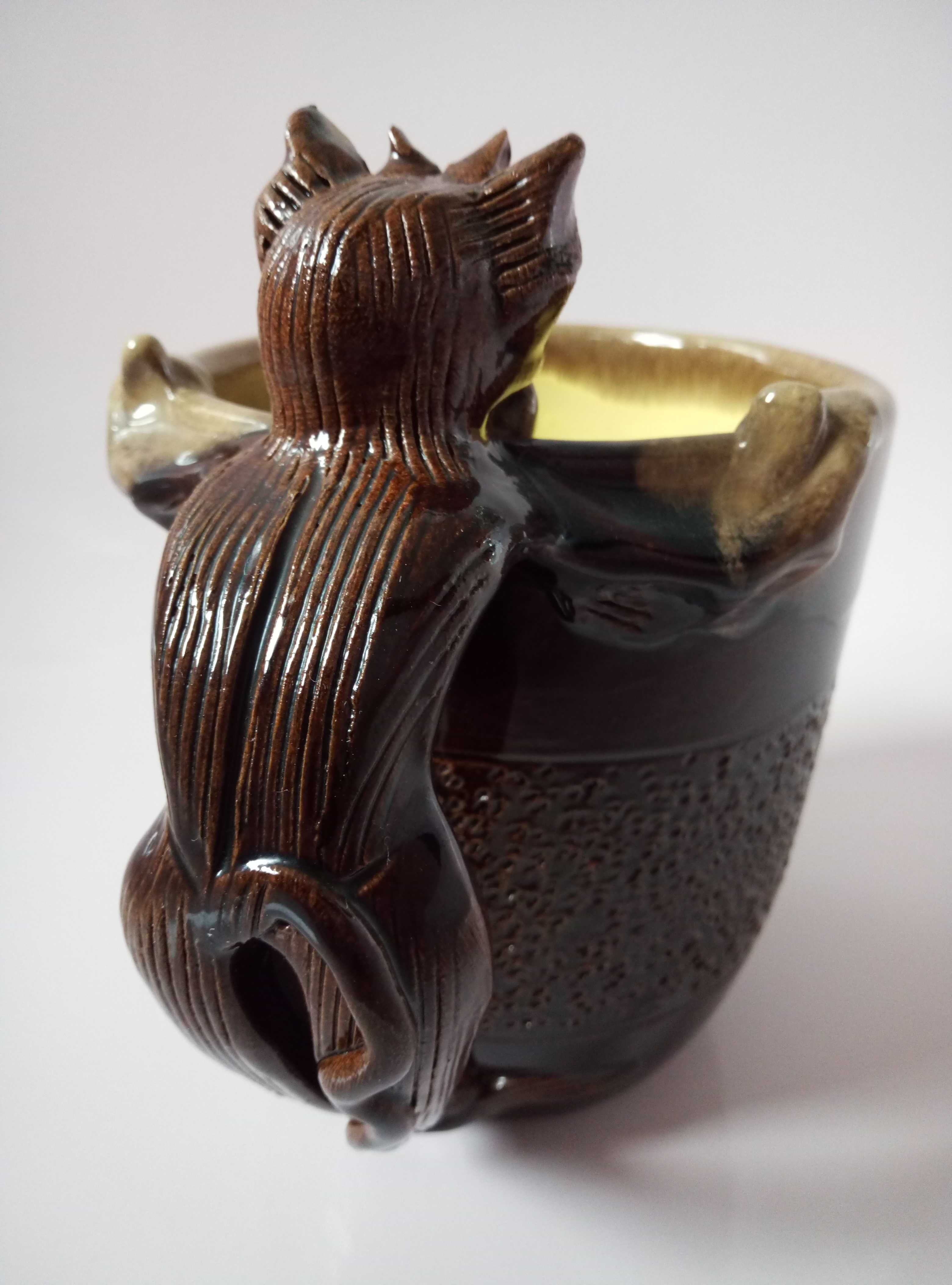 Ceramiczny kufel do piwa z diabłem. Pojemność ok. 1 litr - PRL.