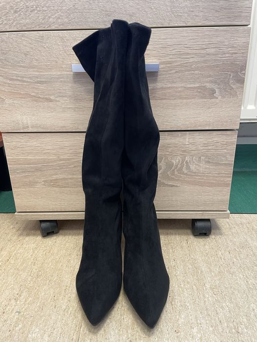 Kozaki wsuwane czarne zamszowe botki szpic szpilki 35