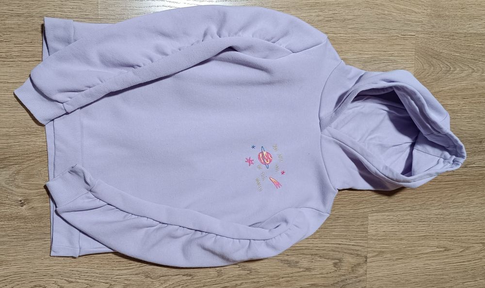 Ciepły dłuższy swetr w rozmiarze 146 .Reserved