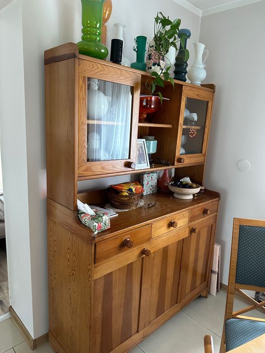 Kredens sosnowy w bardzo dobrym stanie