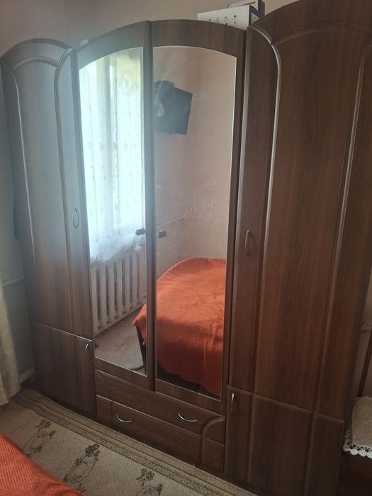 Продам весь комплект + ліжко ,комод і 2 тумбочки