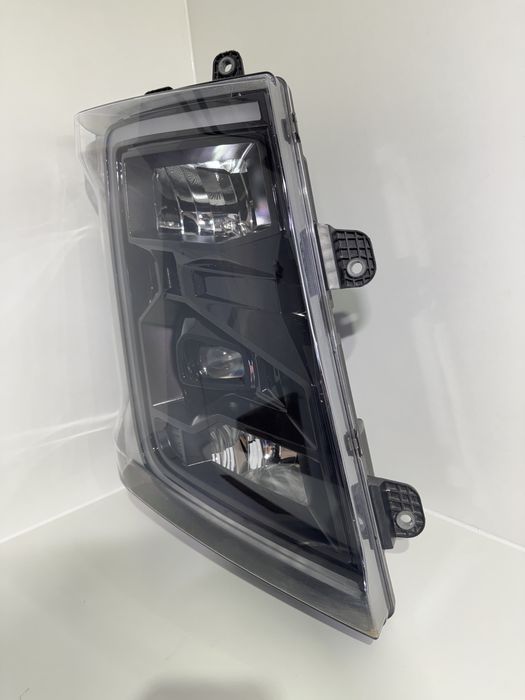 FORD F-MAX - lampa prawa przednia FULL LED