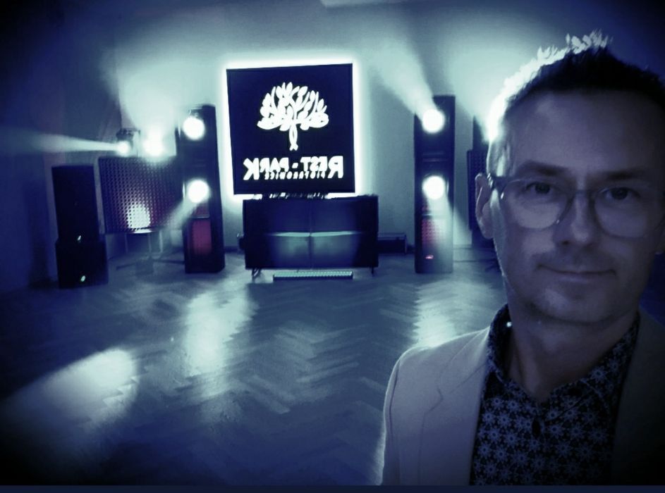 DJ. + Oświetlenie + Nagłośnienie + klubowa 18 + hity 80s + miś  Panda