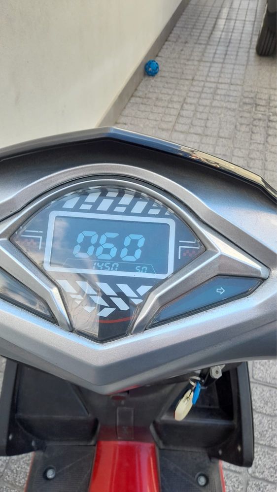 Scooter elétrica WayScral+2capacetes+capa+aloquete sonoro - Como novo!