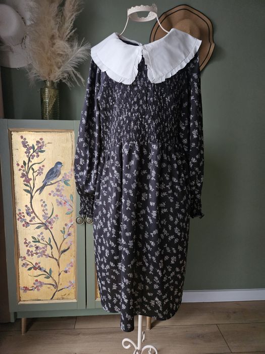 Glamorous Curve Sukienka damska Midi Czarna Kwiatki Marszczenia Kołnie