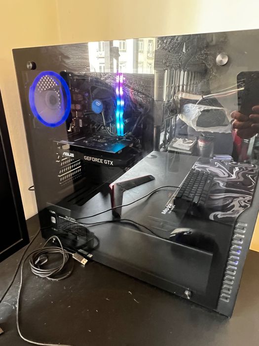 Pc gamer, com mesa e cadeira