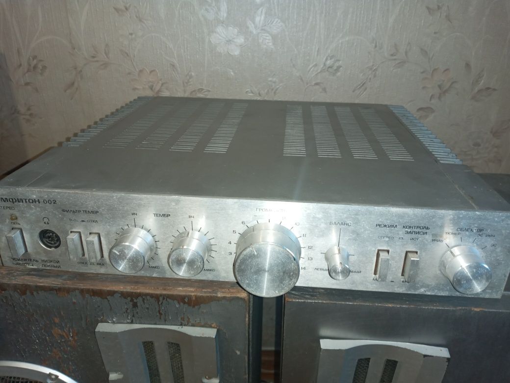 Продам колонки с усилителем