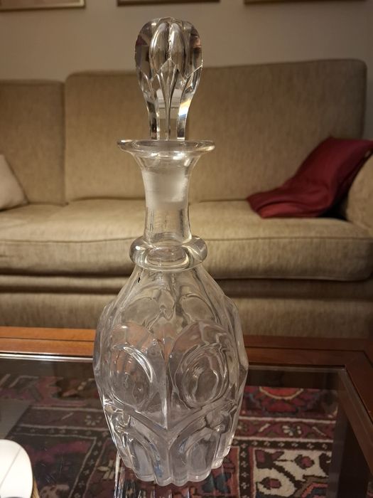 Garrafa antiga em cristal