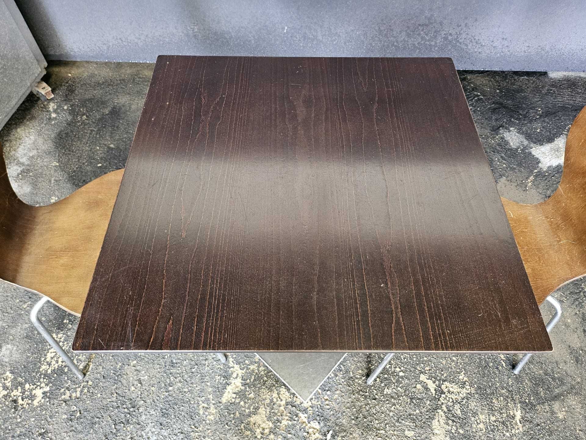 Conjunto mesa e cadeiras para café/restaurante