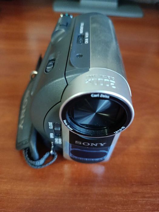 Продам цифрову відеокамеру SONY
