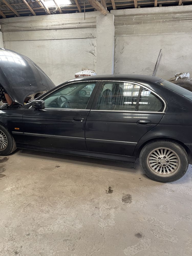 Vendo peças bmw e39 523i/ 525i impecavel capô parachoques