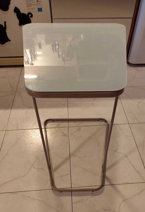 Mesa de apoio em vidro e metal – moderna e desmontável (60 cm)