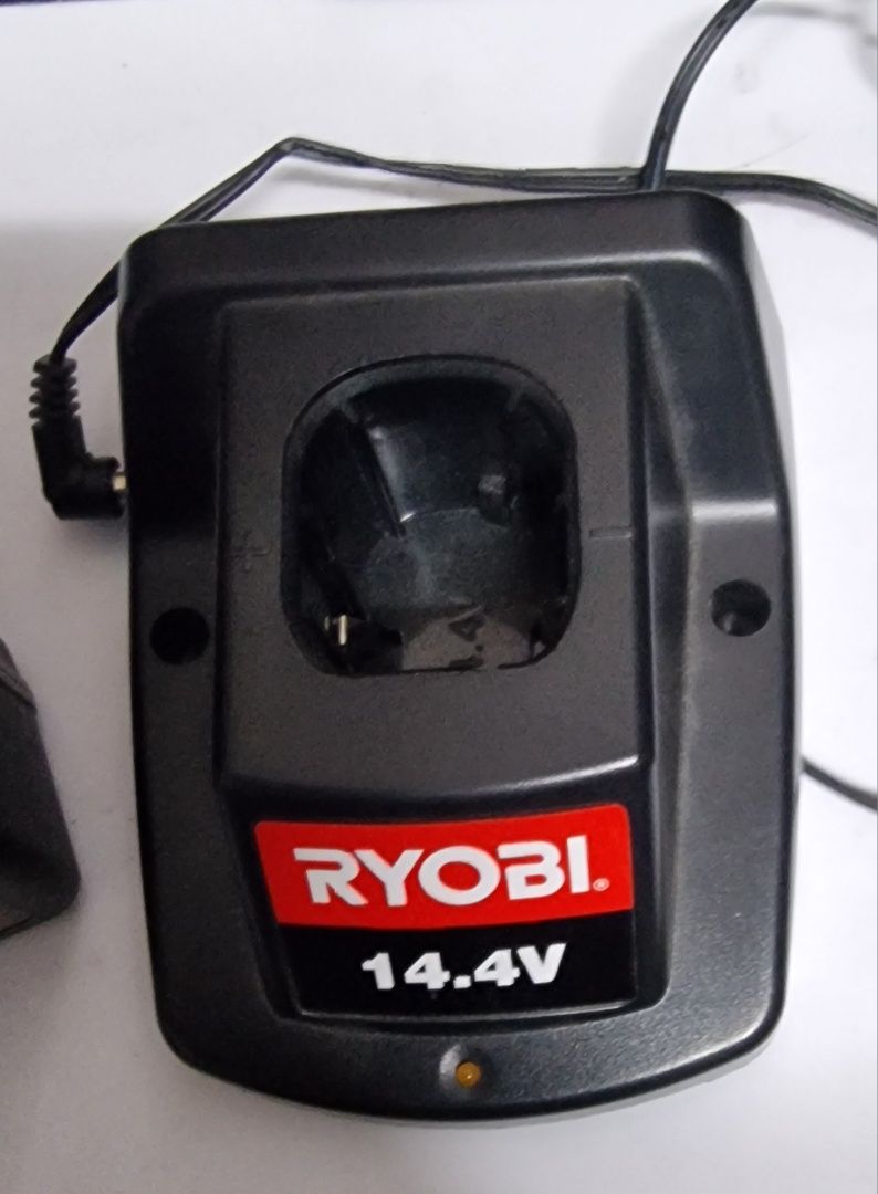 Carregador de bateria Ryobi