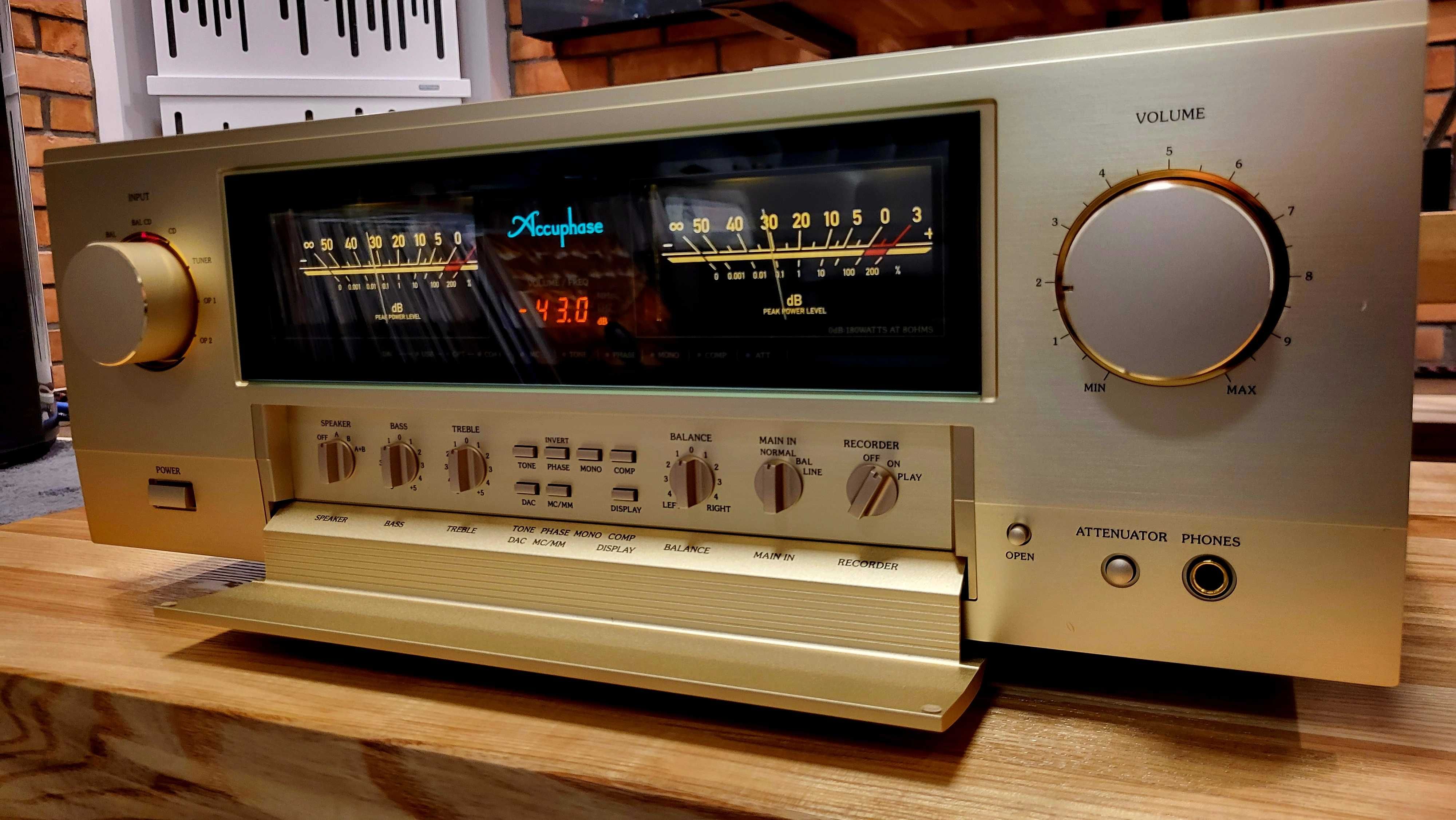Wzmacniacz zintegrowany Accuphase E4000.
