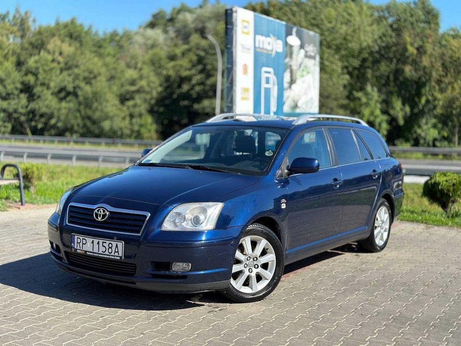 Toyota Avensis Kombi (2003) – Duże, Wygodne, GOTOWE do Jazdy!