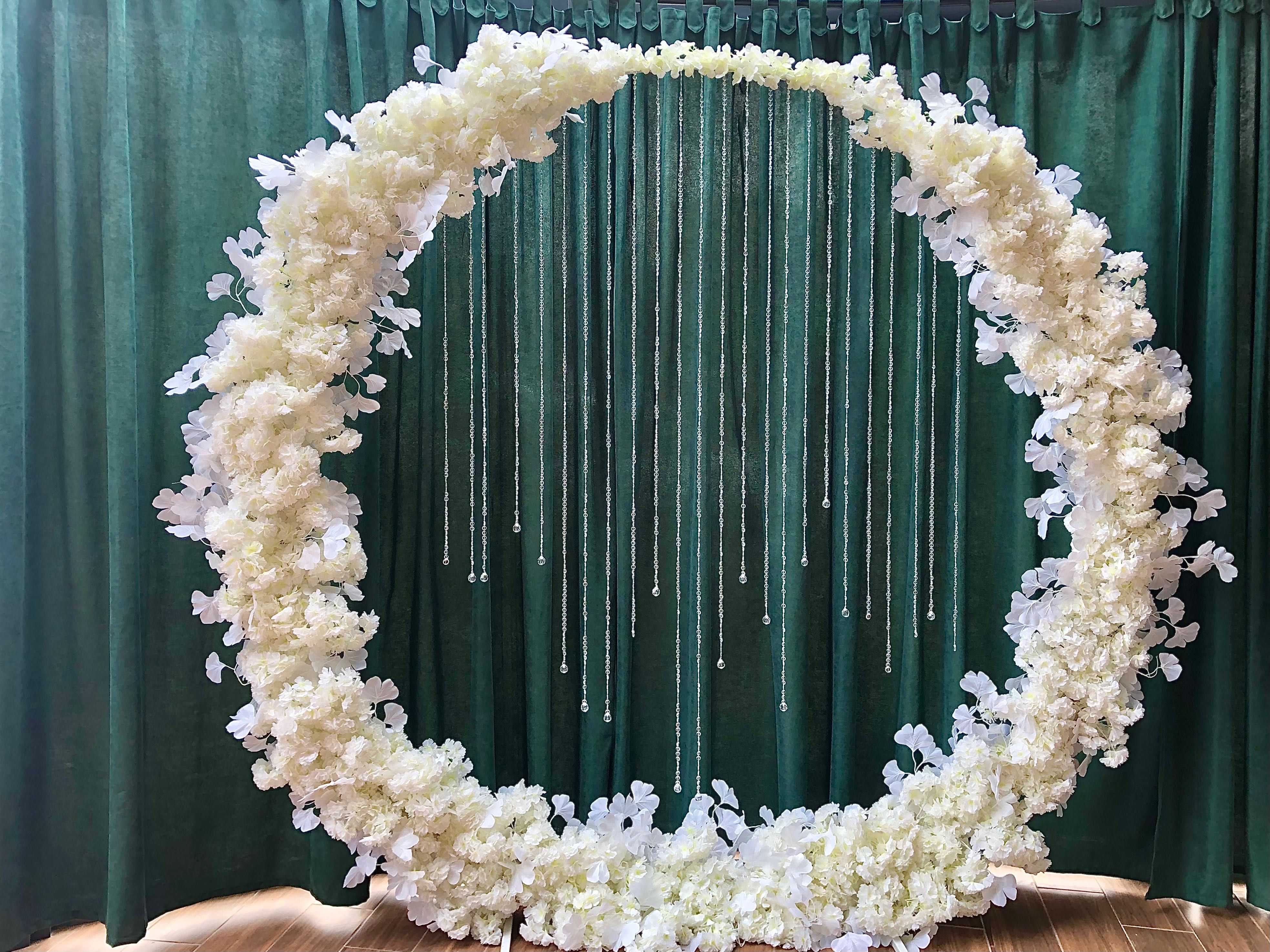 Флористика квіти оформлення фотозона президіум арка весільний декор